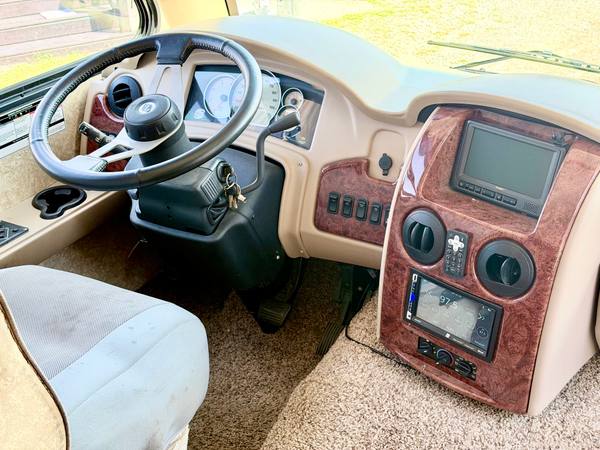 2011 Four Winds Senora Diesel 31V class a motorhome for sale at Triple C Camper Consignment in Kentuckiana — photo 10 of 12