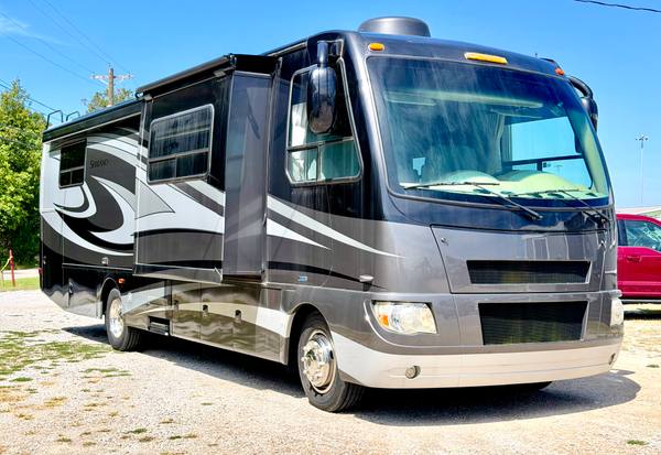 2011 Four Winds Senora Diesel 31V class a motorhome for sale at Triple C Camper Consignment in Kentuckiana — photo 3 of 12