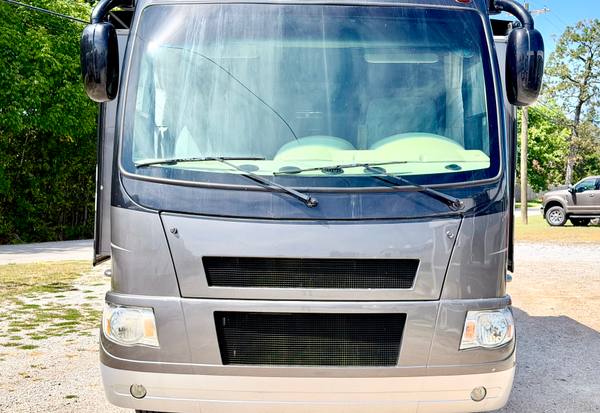 2011 Four Winds Senora Diesel 31V class a motorhome for sale at Triple C Camper Consignment in Kentuckiana — photo 2 of 12