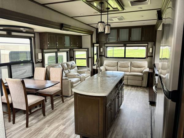 2021 Grand Design Solitude 385GK Rear Living — photo 7