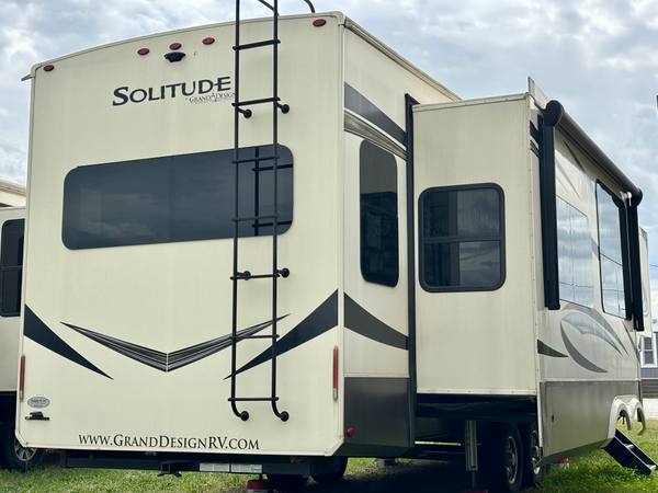 2021 Grand Design Solitude 385GK Rear Living — photo 4
