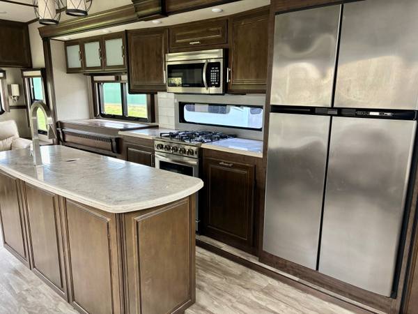 2021 Grand Design Solitude 385GK Rear Living — photo 10