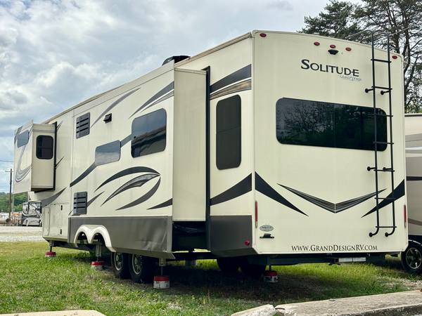 2021 Grand Design Solitude 385GK Rear Living — photo 5