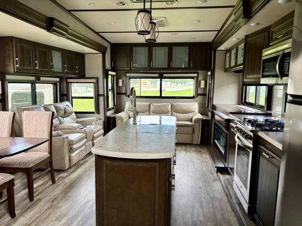 2021 Grand Design Solitude 385GK Rear Living — photo 8