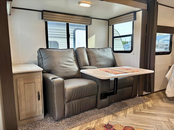 2022 Cruiser RV Shadow Cruiser 225RBS Rear Bath — photo 9