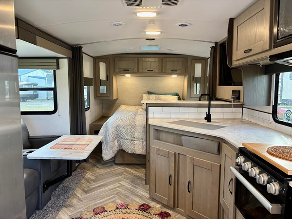 2022 Cruiser RV Shadow Cruiser 225RBS Rear Bath — photo 8