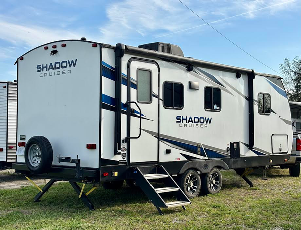 2022 Cruiser RV Shadow Cruiser 225RBS Rear Bath — photo 3