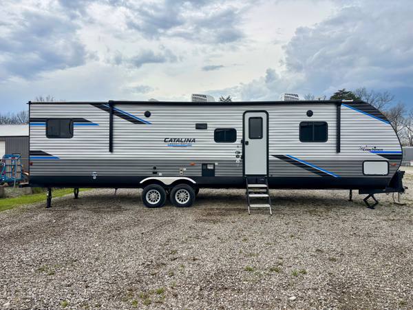 2022 Coachmen Catalina Legacy Edition 343BHTS Rare 2 Bedroom — photo 5