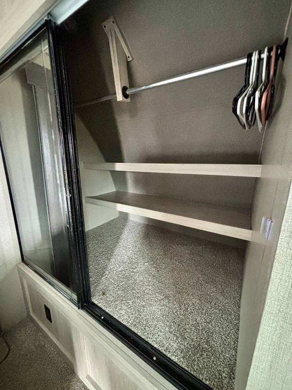 2022 Coachmen Catalina Legacy Edition 343BHTS Rare 2 Bedroom — photo 11
