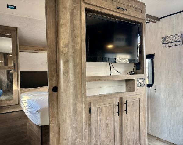 2021 Heartland Pioneer QB300 Private Quad Bunkroom travel trailer for sale at Triple C Camper Consignment in Kentuckiana — photo 11 of 12
