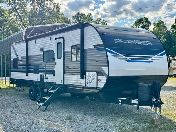 2021 Heartland Pioneer QB300 Private Quad Bunkroom travel trailer for sale at Triple C Camper Consignment in Kentuckiana — photo 2 of 12