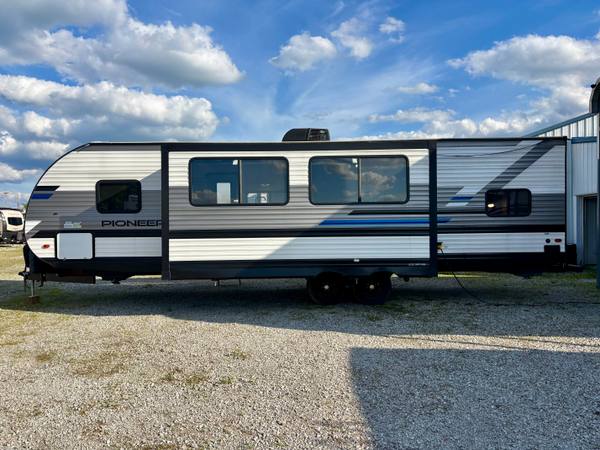 2021 Heartland Pioneer QB300 Private Quad Bunkroom travel trailer for sale at Triple C Camper Consignment in Kentuckiana — photo 5 of 12