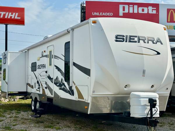 2011 Forest River Sierra 303BH Private Bunkroom — photo 4