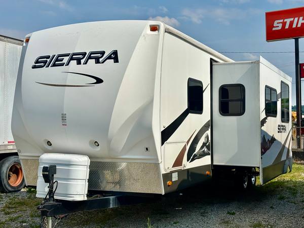 2011 Forest River Sierra 303BH Private Bunkroom — photo 2