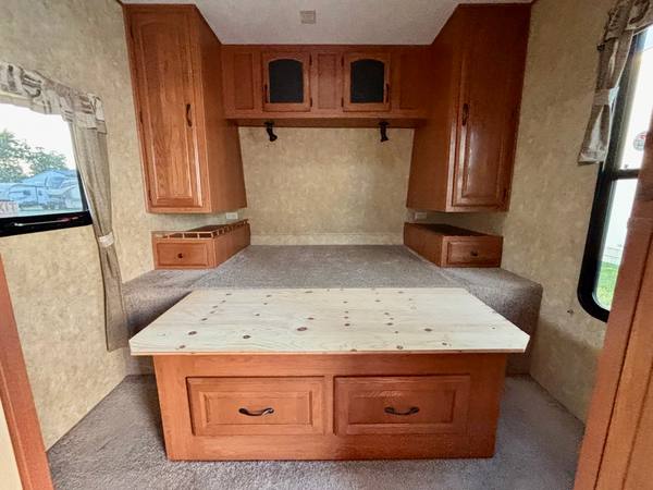 2011 Forest River Sierra 303BH Private Bunkroom — photo 6
