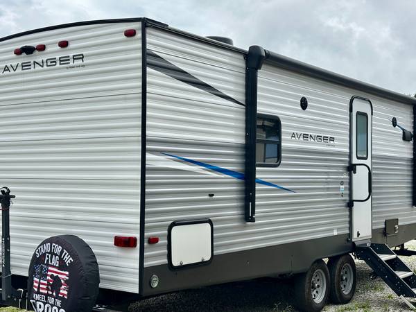 2021 Primetime Avenger 24FKS Front Kitchen — photo 5