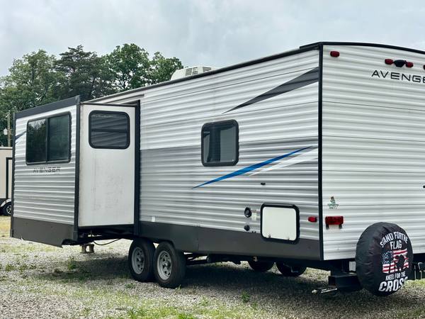 2021 Primetime Avenger 24FKS Front Kitchen — photo 6