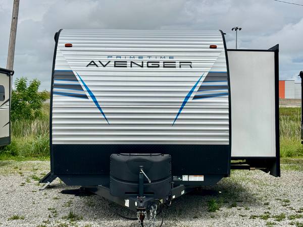 2021 Primetime Avenger 24FKS Front Kitchen — photo 3