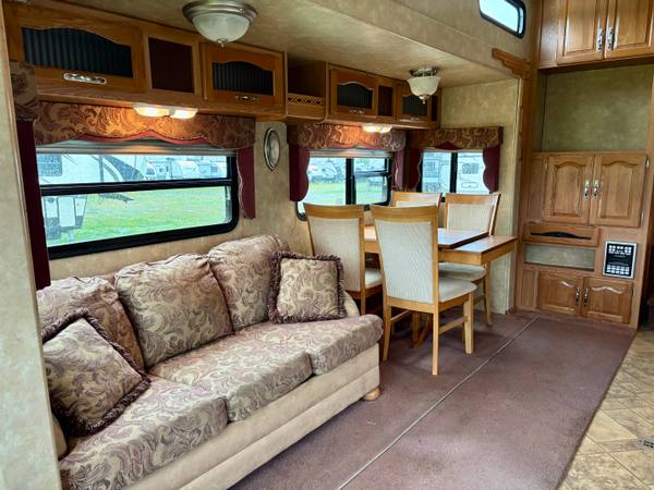 2007 Forest River Cardinal Limited Edition 30WB Rear Living — photo 9