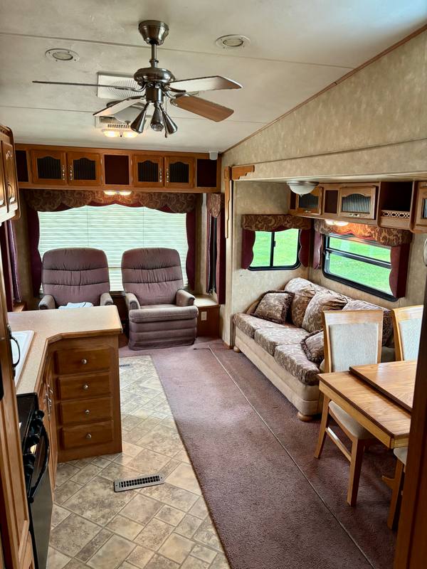 2007 Forest River Cardinal Limited Edition 30WB Rear Living — photo 7