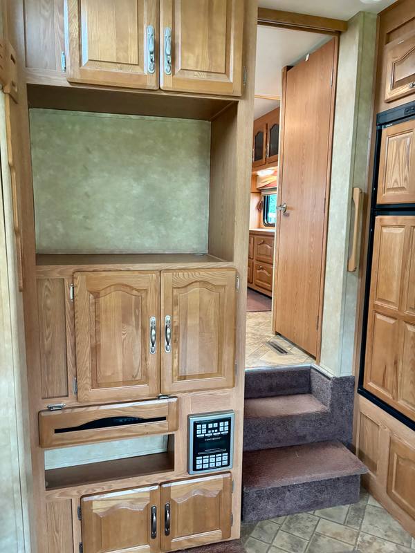 2007 Forest River Cardinal Limited Edition 30WB Rear Living — photo 11