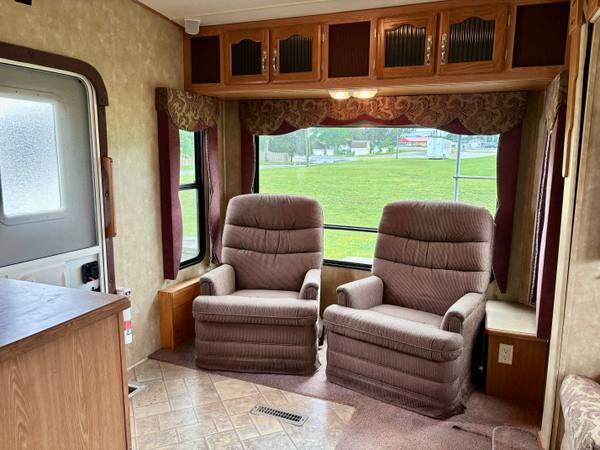 2007 Forest River Cardinal Limited Edition 30WB Rear Living — photo 6