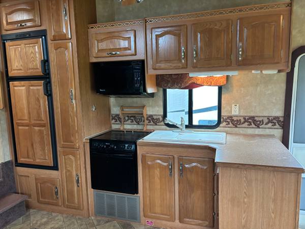 2007 Forest River Cardinal Limited Edition 30WB Rear Living — photo 10