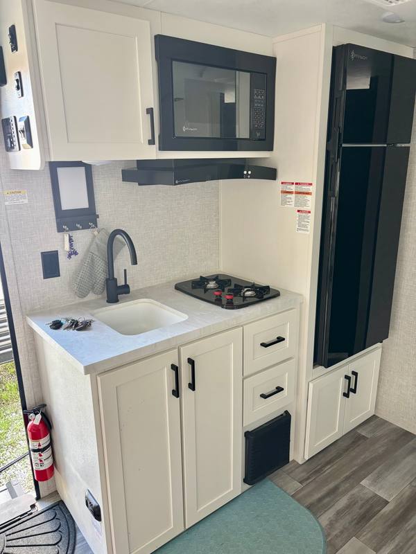 2025 Jayco Jayflight 197MB Murphy Bed | Bunkhouse — photo 10
