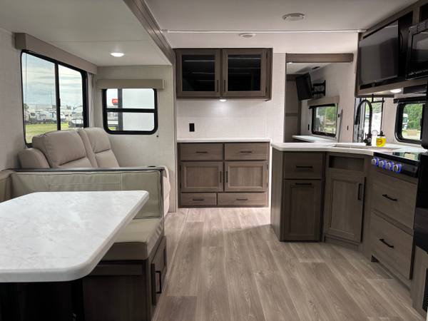 2025 Grand Design Transcend 335BHT Quad Bunkroom — photo 11