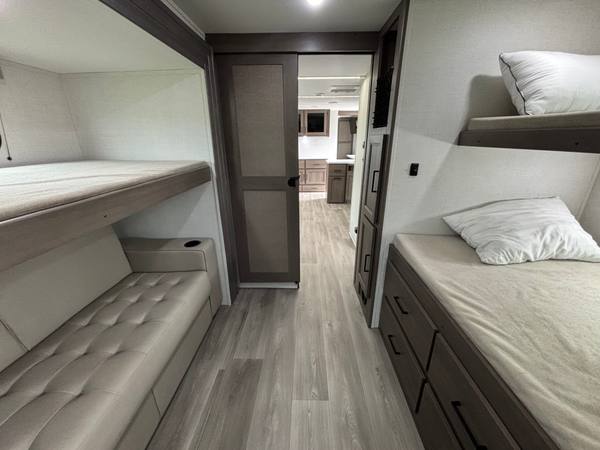 2025 Grand Design Transcend 335BHT Quad Bunkroom — photo 10