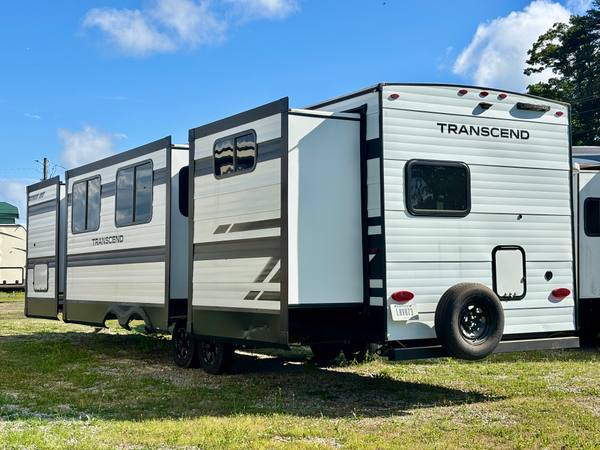 2025 Grand Design Transcend 335BHT Quad Bunkroom — photo 3