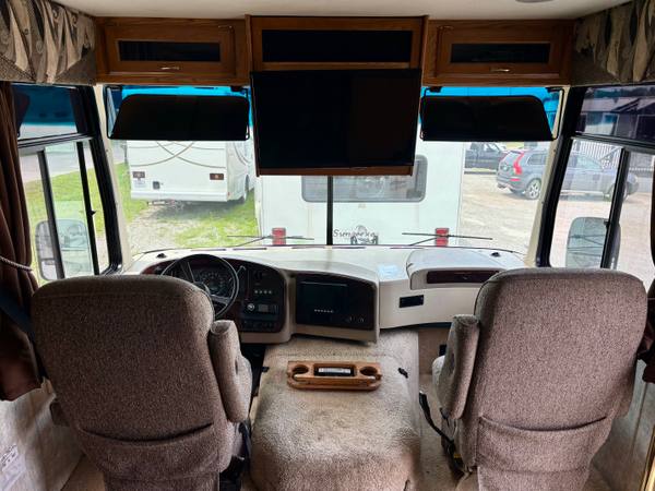 2004 Monaco Holiday Rambler Admiral 32PBD Workhorse — photo 11