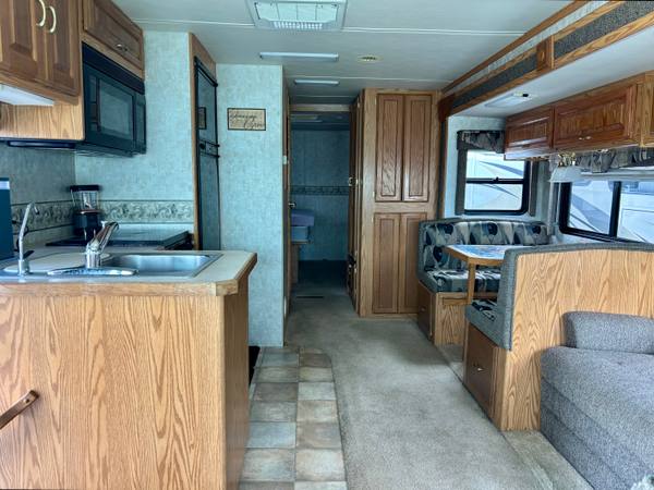2004 Monaco Holiday Rambler Admiral 32PBD Workhorse — photo 3