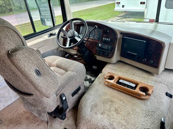 2004 Monaco Holiday Rambler Admiral 32PBD Workhorse — photo 12