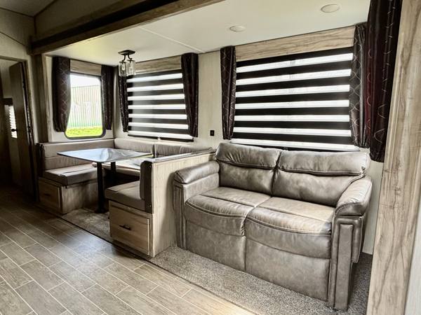 2020 Cherokee Arctic Wolf Limited 287BH — photo 6