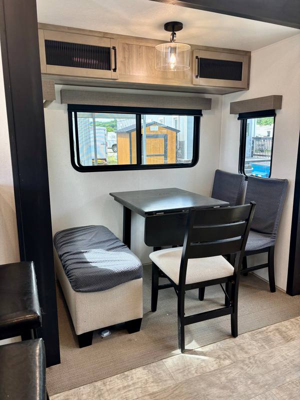 2025 Palomino Puma Destination 403LFT — photo 10