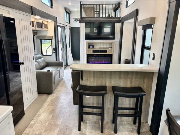 2025 Palomino Puma Destination 403LFT — photo 11