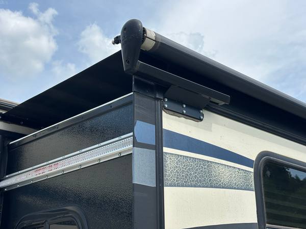 2015 Palomino Solaire Hybrid 197X — photo 6