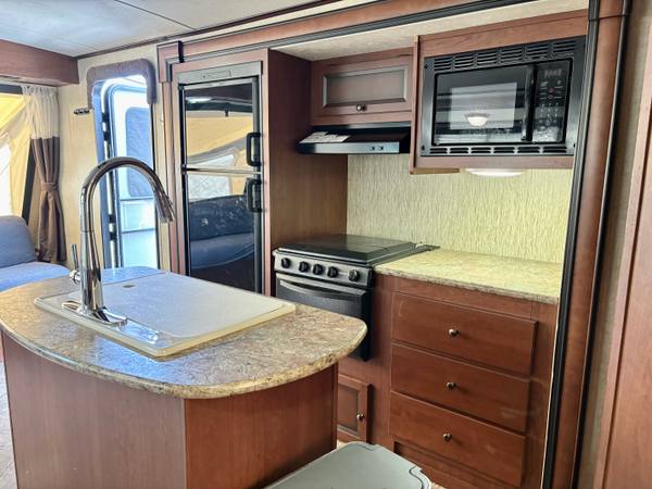 2015 Palomino Solaire Hybrid 197X — photo 9