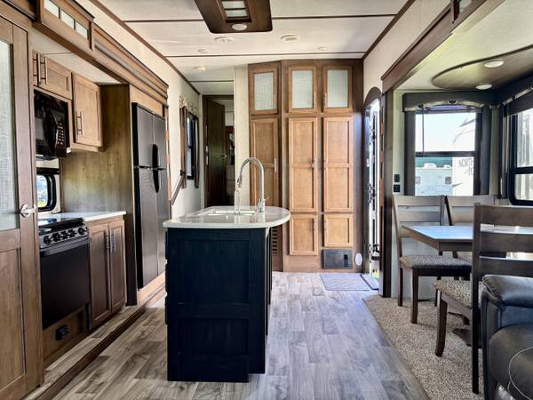2018 Keystone Cougar 344MKS Rear Living | Washer/Dryer — photo 12