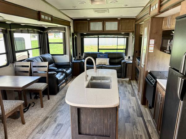 2018 Keystone Cougar 344MKS Rear Living | Washer/Dryer — photo 7