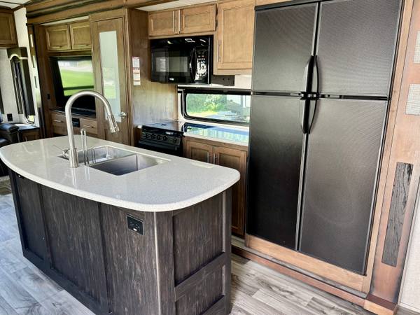 2018 Keystone Cougar 344MKS Rear Living | Washer/Dryer — photo 8