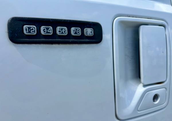 2010 Ford F-350 Lariat DRW Tuned/Deleted Diesel — photo 11