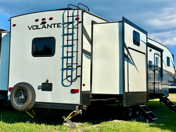 2021 Keystone Volante 360DB 2 Bed | 2 Bath — photo 3