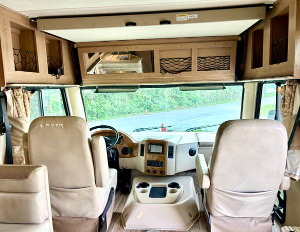 2018 Thor Ace Workhorse 29.4 — photo 9