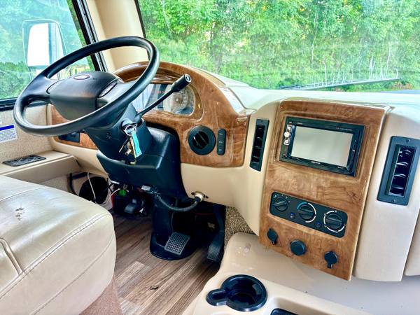 2018 Thor Ace Workhorse 29.4 — photo 11