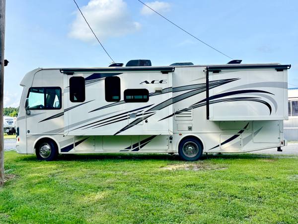 2018 Thor Ace Workhorse 29.4 — photo 2