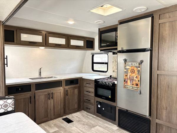 2021 Primetime Avenger 24FKS Couples Coach — photo 6