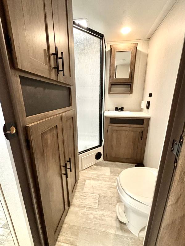 2021 Primetime Avenger 24FKS Couples Coach — photo 11