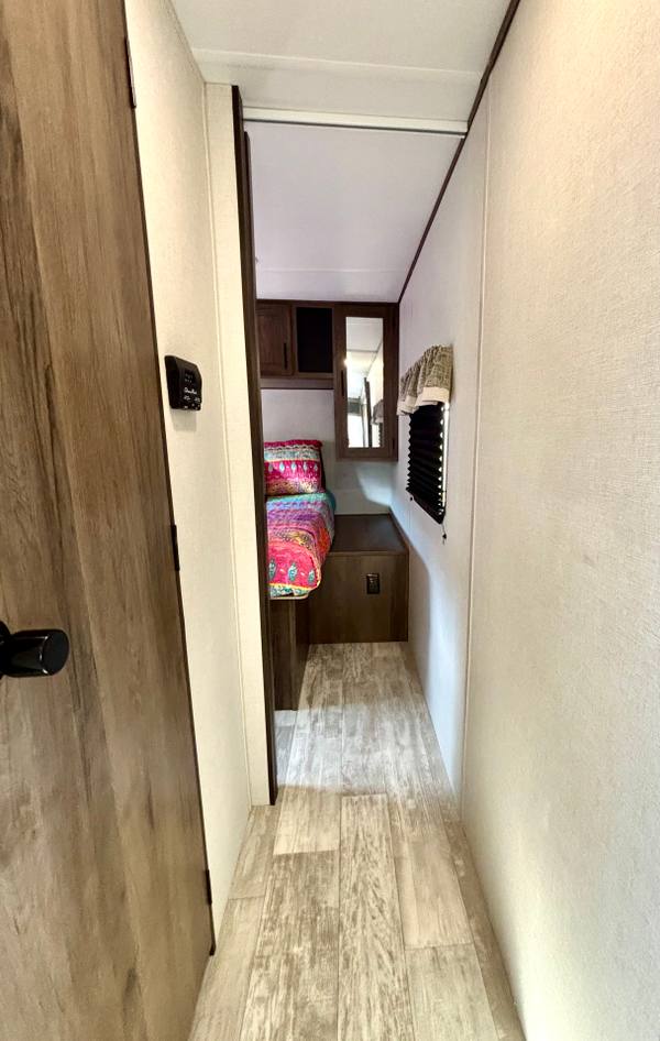 2021 Primetime Avenger 24FKS Couples Coach — photo 10